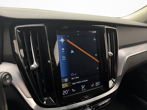 Volvo V60 Cross Country 17 of 30