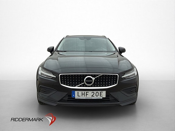 Volvo V60 Cross Country 2 of 5