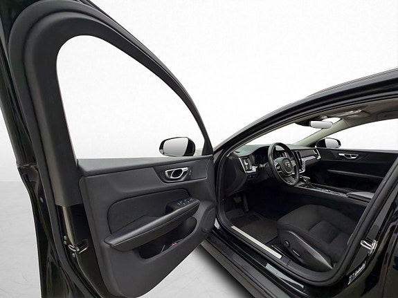 Volvo V60 Cross Country 9 of 30