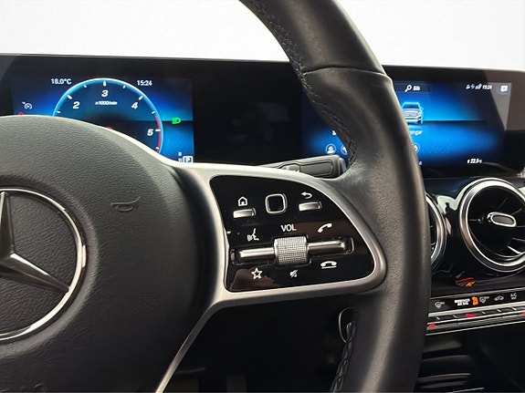 Mercedes-Benz GLB200 d 13 of 30