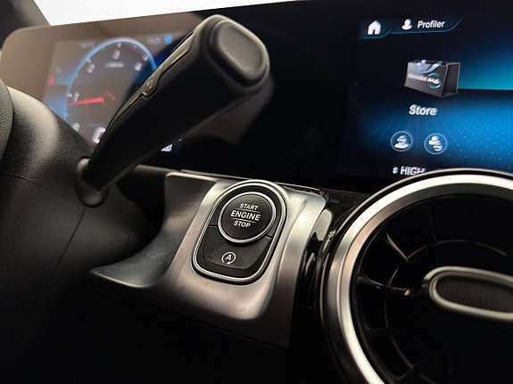 Mercedes-Benz GLB200 d 14 of 30