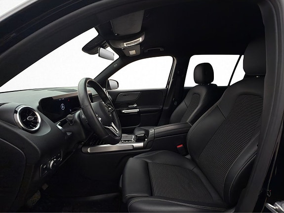 Mercedes-Benz GLB200 d 9 of 30