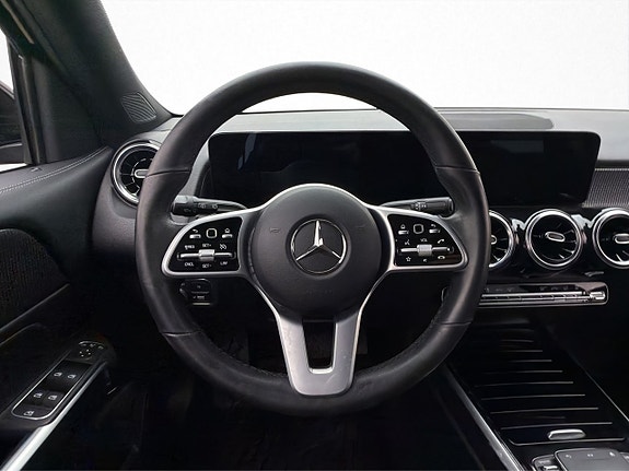 Mercedes-Benz GLB200 d 10 of 30