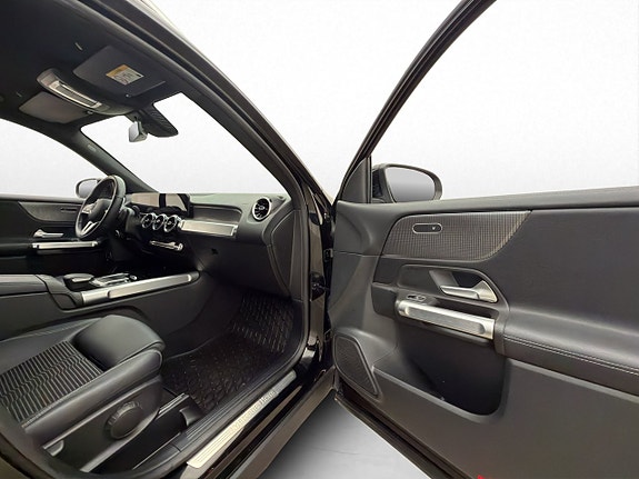Mercedes-Benz GLB200 d 24 of 30
