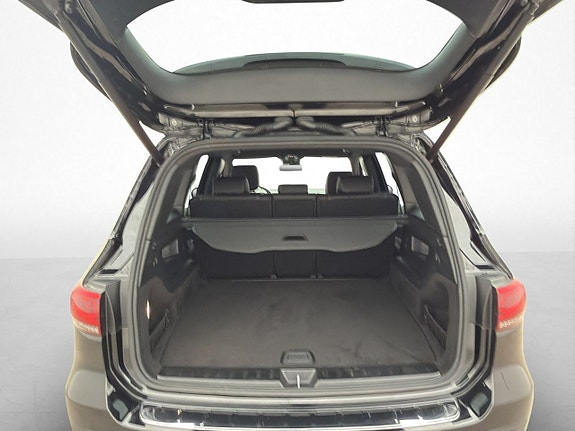 Mercedes-Benz GLB200 d 27 of 30