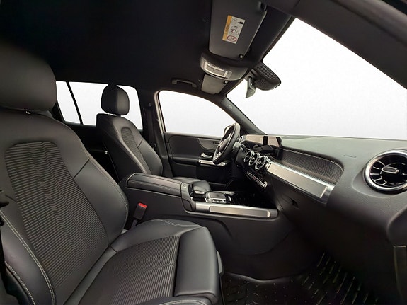 Mercedes-Benz GLB200 d 25 of 30