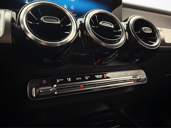 Mercedes-Benz GLB200 d 22 of 30