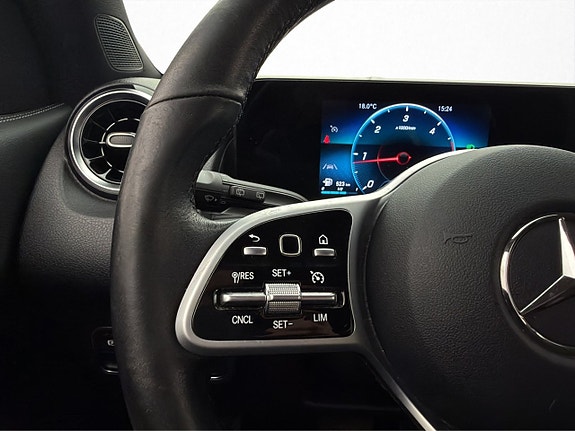 Mercedes-Benz GLB200 d 11 of 30