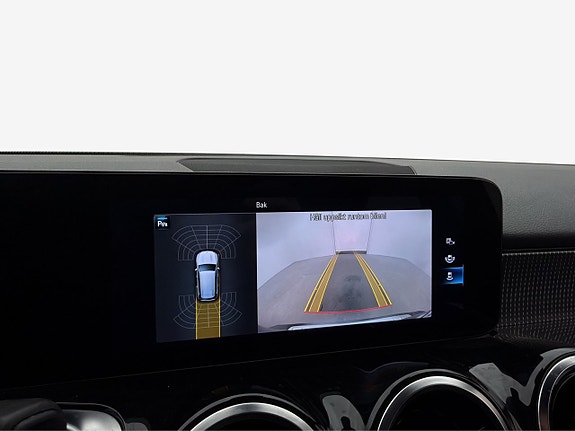 Mercedes-Benz GLB200 d 17 of 30