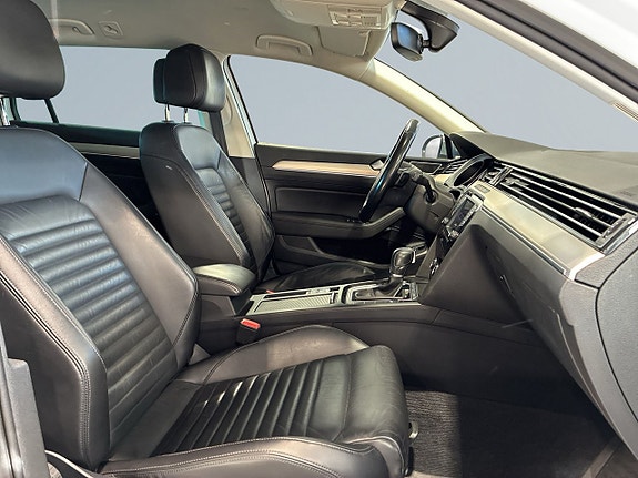 Volkswagen Passat Alltrack 9 of 21