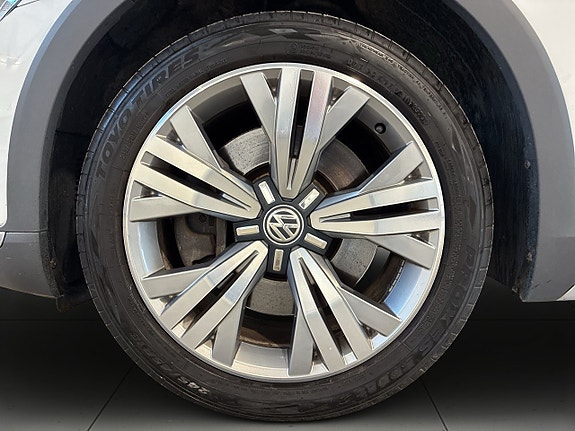 Volkswagen Passat Alltrack 14 of 21