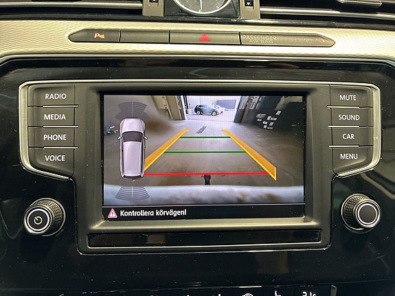 Volkswagen Passat Alltrack 17 of 21
