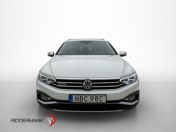 Volkswagen Passat Alltrack 3 of 5