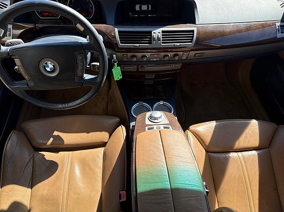 BMW 745i 13 of 28