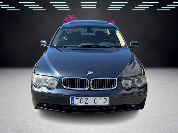 BMW 745i 2 of 5
