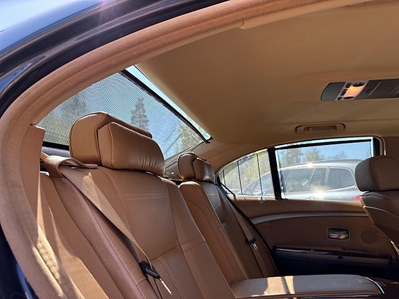 BMW 745i 17 of 28