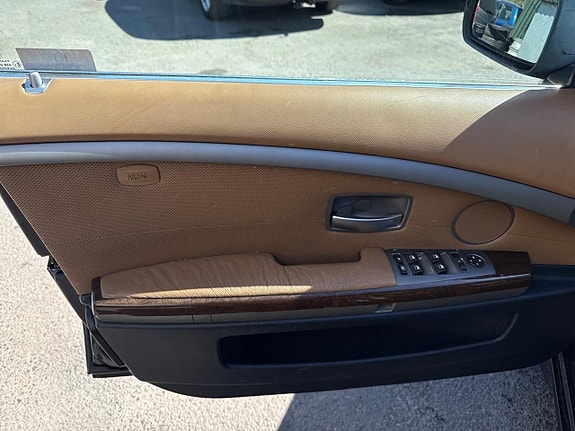 BMW 745i 24 of 28
