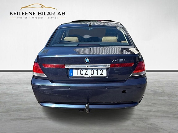 BMW 745i 6 of 28