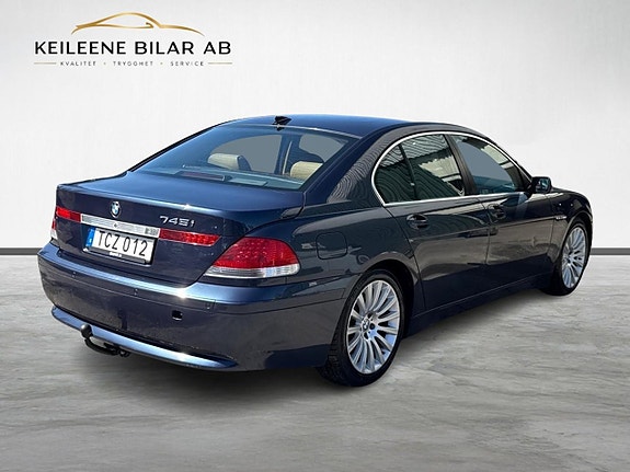 BMW 745i 8 of 28