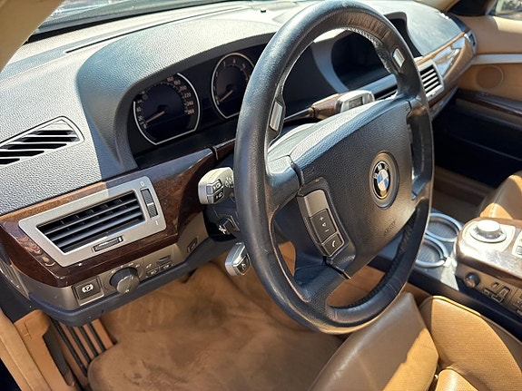 BMW 745i 28 of 28