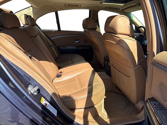 BMW 745i 11 of 28