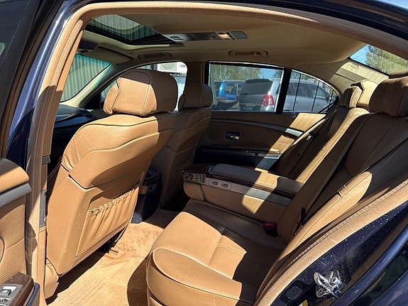 BMW 745i 16 of 28