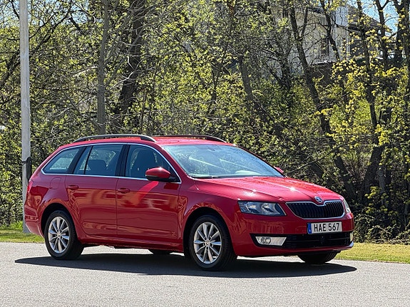 Skoda Octavia 2 of 5