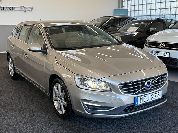 Volvo V60 2 of 30