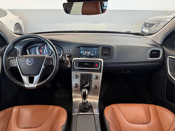Volvo V60 8 of 30
