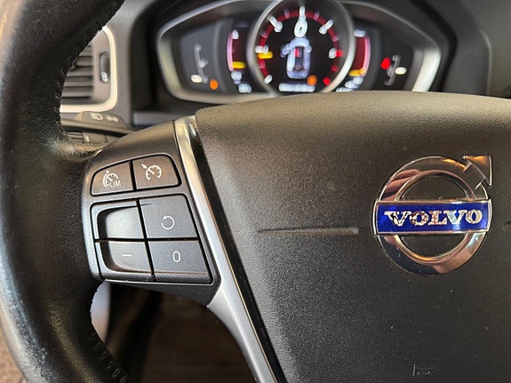 Volvo V60 11 of 30