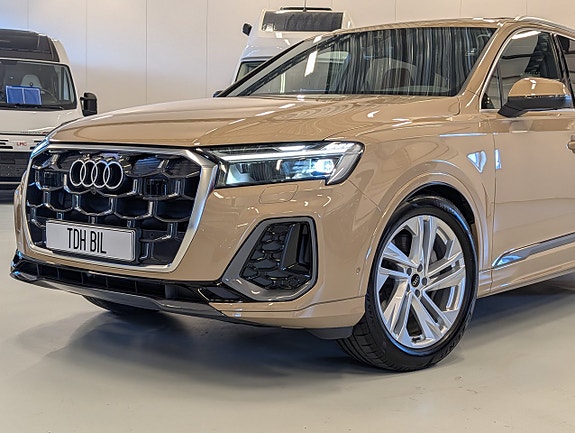 Audi Q7 2 of 5