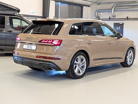 Audi Q7 4 of 5