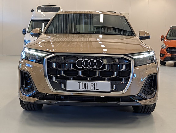 Audi Q7 3 of 5