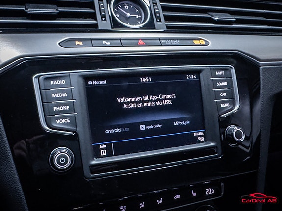 Volkswagen Passat 24 of 27