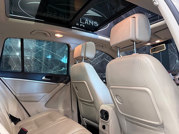 Volkswagen Tiguan 18 of 23
