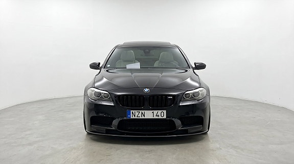 BMW M5 3 of 26
