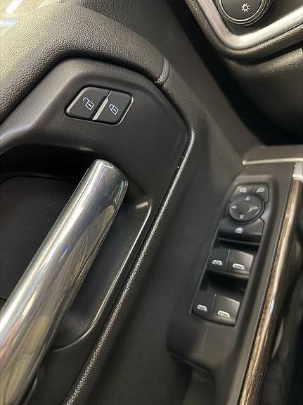 Chevrolet Silverado 1500 9 of 16