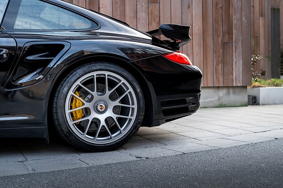Porsche 911 16 of 30