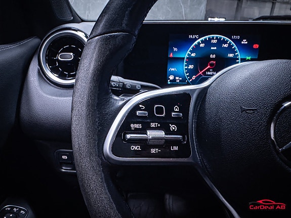 Mercedes-Benz GLB200 d 20 of 29