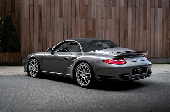 Porsche 911 13 of 30