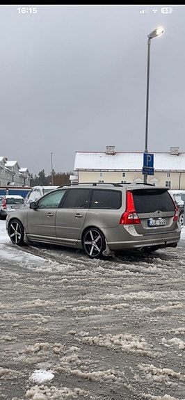 Volvo V70 3 of 5