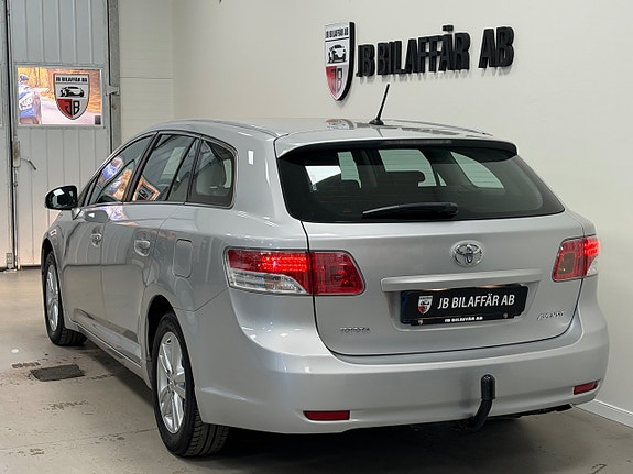 Toyota Avensis 5 of 5