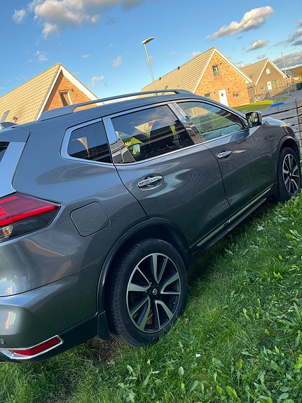 Nissan X-Trail 3 of 12