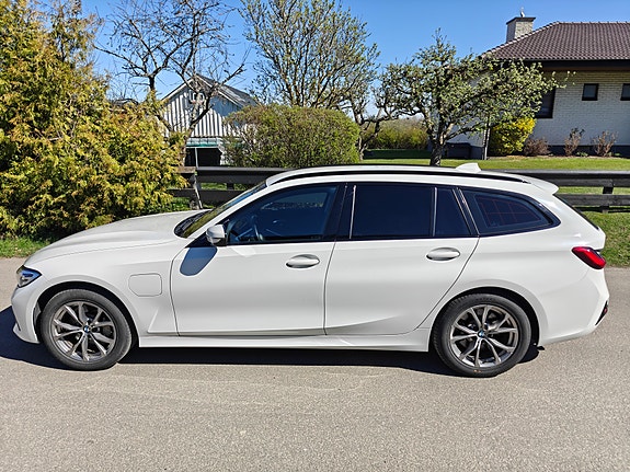 BMW 330e 2 of 8