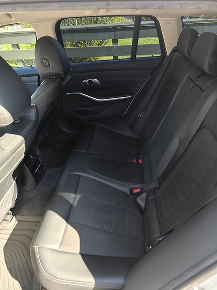 BMW 330e 6 of 8