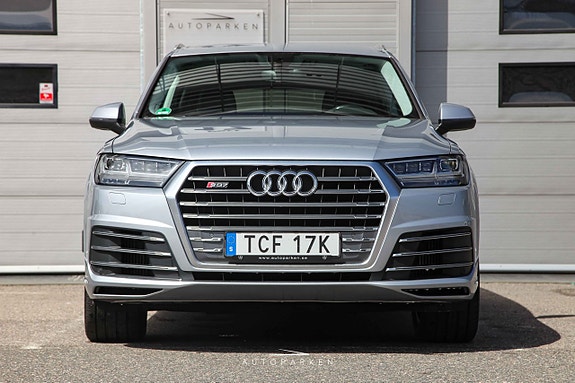Audi Q7 2 of 5