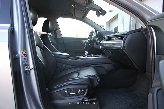 Audi SQ7 16 of 24