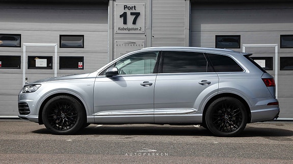 Audi Q7 4 of 5
