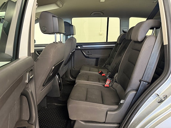 Volkswagen Touran 13 of 26