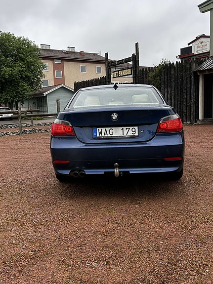 BMW 520i 5 of 7